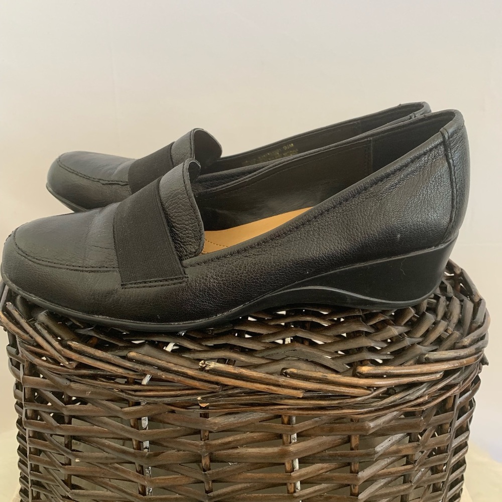 Naturalizer’s black leather shoe size 9.5 leather